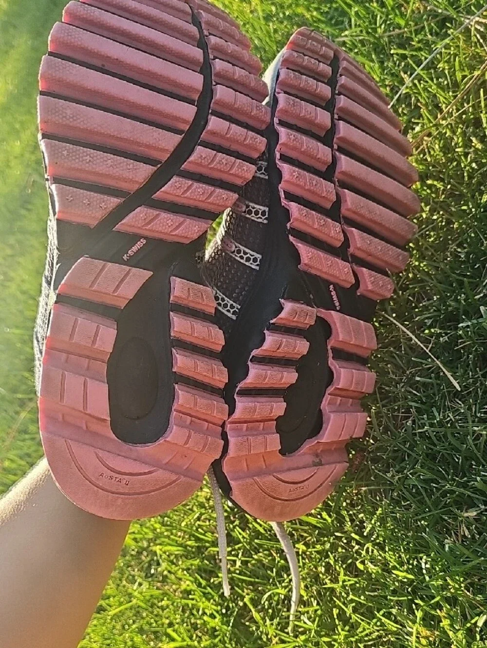 K-Swiss Women's Gray & Pink Athletic Running Tube Sneakers Walking Kayswiss B36